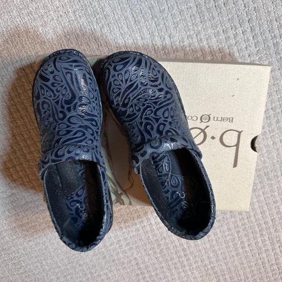BOC Navy Blue Tooled Leather Clogs - Picture 2 of 6
